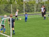 Laatste training S.K.N.W.K. JO7-1 van seizoen 2022-2023 (partijtje tegen de ouders) (92/130)